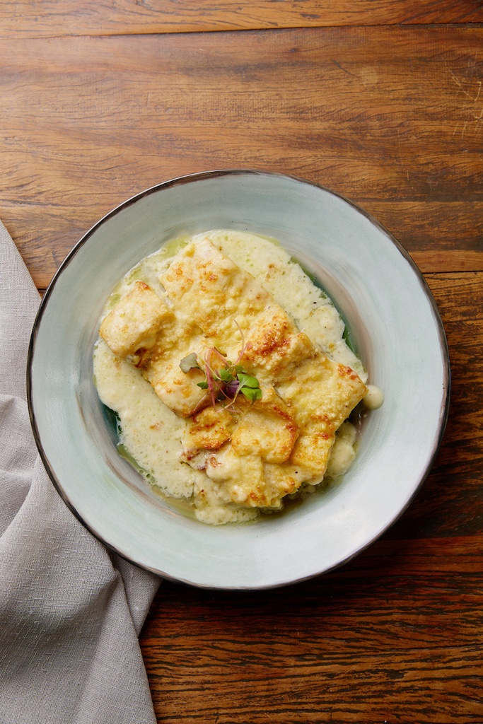Posta de Bacalhau gratinado com mix de queijos por Marcos Espinoza - 1kg